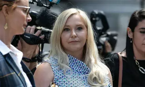 കൗമാരക്കാരി ആയിരുന്നപ്പോള്‍ പ്രിന്‍സ് ആന്‍ഡ്രു പീഡിപ്പിച്ചെന്ന് പരാതിപ്പെട്ട യുവതി കാറപടകടത്തില്‍പെട്ട് ഗുരുതരാവസ്ഥയില്‍; അപകടം കാര്‍ അമിത വേഗതയില്‍ ബസുമായി കൂട്ടിയിടിച്ച്