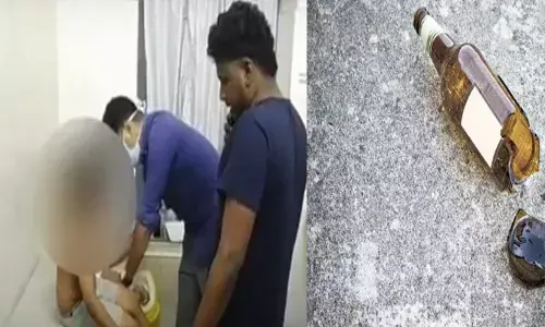 ബാറിന് മുന്നിൽ അടിച്ചുപൂസായി നിന്ന് തമ്മിൽത്തല്ല്; കുപ്പി നേരെ റോഡിലേക്ക് എടുത്തെറിഞ്ഞു; നേരെ ആഞ്ഞുപതിച്ചത് അഞ്ചുവയസുകാരന്‍റെ നെഞ്ചിൽ; ചില്ലുകൾ തറച്ചുകയറി; അന്വേഷണം തുടങ്ങി