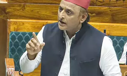 വഖഫ് ബിൽ സ്വേച്ഛാധിപത്യപരവും ഭരണഘടനാ വിരുദ്ധവും; ബിൽ കൊണ്ടുവന്നത് കുംഭമേളയിലെ മരണസംഖ്യ മറച്ചുവെക്കാൻ; ഗുരുതര ആരോപണങ്ങളുമായി അഖിലേഷ് യാദവ്