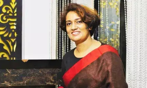 ആഹ്ലാദിപ്പിന്‍ ആനന്ദിപ്പിന്‍ അതെ, നിയമപരമായി സിങ്കിള്‍ മദര്‍ ആണ്; ഇനീപ്പോ കല്യാണ ആലോചന വല്ലോം ആണോ? സോറി, തല്‍പ്പര കക്ഷി അല്ല; താന്‍ വിവാഹമോചിതയായെന്ന് സംവിധായിക റത്തീന