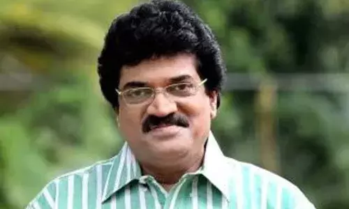 മുളവുകാട്ടെ വീട്ടില്‍ നിന്നും കായലിലേക്ക് മാലിന്യപൊതി എറിഞ്ഞു; മൊബൈലില്‍ പകര്‍ത്തിയ ദൃശ്യമടക്കം പരാതി നല്‍കി വിനോദ സഞ്ചാരി: എം.ജി ശ്രീകുമാറിന് കാല്‍ ലക്ഷം രൂപയുടെ പിഴ