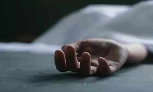 ഷാൾ കഴുത്തിൽ കുരുങ്ങി 6 വയസുകാരന് ദാരുണാന്ത്യം; കളിച്ചപ്പോൾ അബദ്ധത്തിൽ കുരുങ്ങിയതെന്ന് സംശയം; മൃതദേഹം വീട്ടിലെ റൂമിൽ; ദാരുണ സംഭവം അരുവിക്കരയിൽ