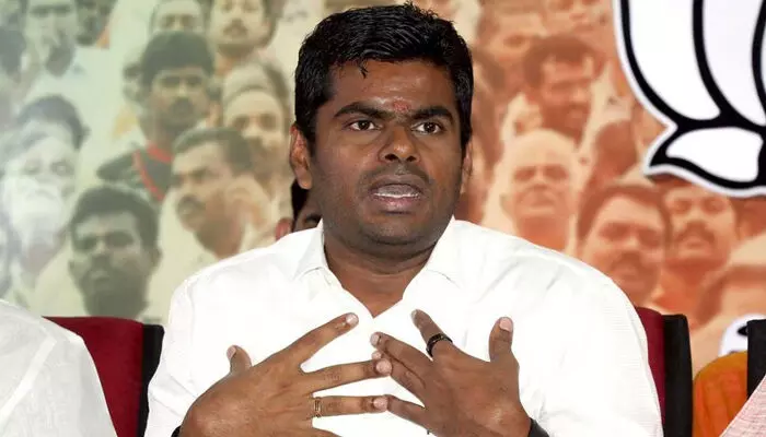 പളനിസ്വാമിയും അണ്ണാമലൈയും ഗൗണ്ടര് വിഭാഗക്കാര്; അണ്ണാഡിഎംകെയുമായി വീണ്ടും കൂട്ടുകൂടാന് സോഷ്യല് എഞ്ചിനിയറിംഗ് ശരിയാക്കാന് ബിജെപി; തമിഴ്നാട് അധ്യക്ഷനാകാനുള്ള മത്സരത്തിനില്ലെന്ന് അണ്ണാമലൈയും; സുപ്രധാന പദവിയിലേക്ക്? കേന്ദ്രമന്ത്രിയാകാന് സാധ്യത പളനിസ്വാമിയും അണ്ണാമലൈയും ഗൗണ്ടര് വിഭാഗക്കാര്; അണ്ണാഡിഎംകെയുമായി വീണ്ടും കൂട്ടുകൂടാന് സോഷ്യല് എഞ്ചിനിയറിംഗ് ശരിയാക്കാന് ബിജെപി; തമിഴ്നാട് അധ്യക്ഷനാകാനുള്ള മത്സരത്തിനില്ലെന്ന് അണ്ണാമലൈയും; സുപ്രധാന പദവിയിലേക്ക്? കേന്ദ്രമന്ത്രിയാകാന് സാധ്യത