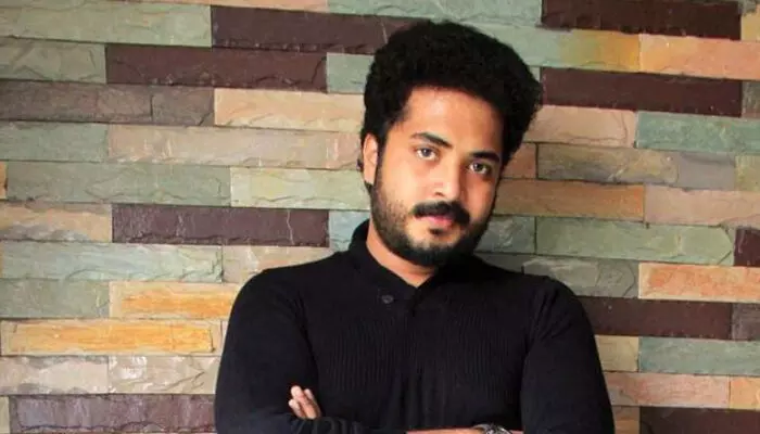 പന്നി പണ്ടേ ക്രിസ്ത്യന് ആയിരുന്നു, പശു ഹിന്ദുവായിട്ട് അധിക കാലമായിട്ടില്ല...മൂരി മുസ്ലിമായിട്ടും; മതം തലയ്ക്ക് പിടിച്ചവര് എല്ലാത്തിനെയും വീതം വച്ചു; ഇവിടെ ഒരു മതങ്ങള്ക്കും വേര്തിരിവില്ല; പോസ്റ്റുമായി വിനു മോഹന് പന്നി പണ്ടേ ക്രിസ്ത്യന് ആയിരുന്നു, പശു ഹിന്ദുവായിട്ട് അധിക കാലമായിട്ടില്ല...മൂരി മുസ്ലിമായിട്ടും; മതം തലയ്ക്ക് പിടിച്ചവര് എല്ലാത്തിനെയും വീതം വച്ചു; ഇവിടെ ഒരു മതങ്ങള്ക്കും വേര്തിരിവില്ല; പോസ്റ്റുമായി വിനു മോഹന്