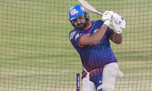 രോഹിത് ശര്‍മ കളിക്കാത്തത് പരിക്ക് കാരണമെന്ന് ഹാര്‍ദിക് പാണ്ഡ്യ; മോശം ഫോം കാരണം മാറ്റിനിര്‍ത്തിയതോ?  ഇനി മുംബൈ ടീമിലേക്ക് തിരിച്ചുവരവില്ല?  കടുത്ത തീരുമാനമെന്ന് ആരാധകര്‍; പ്രതിഷേധം കടുക്കുമോ