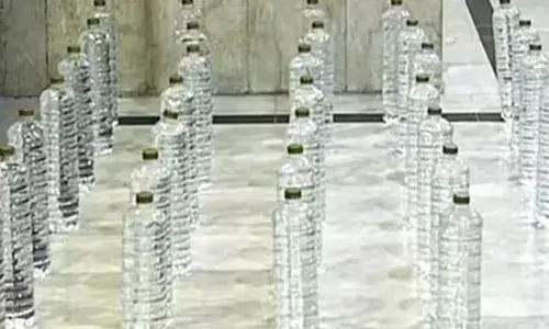 പട്രോളിങ്ങിനിടെ പിടിച്ചുനിർത്തി ചോദ്യം ചെയ്തു; ഡ്രൈവറുടെ പെരുമാറ്റത്തിൽ പന്തികേട്; പരിശോധനയിൽ 65 കുപ്പി വാറ്റുചാരായം പിടിച്ചെടുത്തു; കുവൈറ്റിൽ പ്രവാസി അറസ്റ്റിൽ