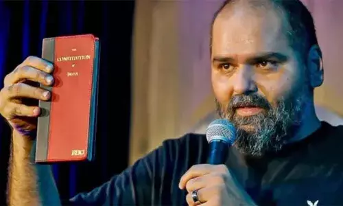 ഏകനാഥ് ഷിന്‍ഡെയെ പരിഹസിച്ചു; കുനാല്‍ കമ്രയുടെ പേരും ഉള്ളടക്കങ്ങളും നീക്കം ചെയ്ത് ബുക്ക് മൈഷോ