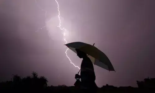 മുണ്ടക്കയത്ത് തൊഴിലുറപ്പ് ജോലിക്കിടെ മിന്നലേറ്റ് 7 സ്ത്രീകള്‍ക്ക് പരുക്കേറ്റു; സംഭവം ടൗണിന് സമീപം കിച്ചന്‍പാറയില്‍