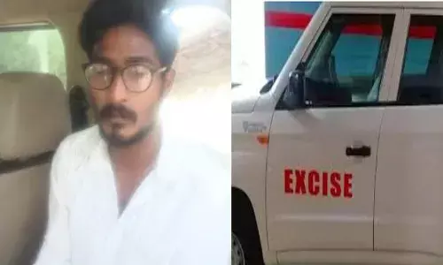 സ്‌കൂട്ടറിന്റെ വരവിൽ ആകെ പന്തികേട്; പിടിച്ചുനിർത്തി പരിശോധിച്ചു; വണ്ടിയുടെ എന്‍ജിന്‍ ഭാഗത്ത് ഒരു പൊതി; കഞ്ചാവുമായി യുവാവ് കുടുങ്ങി; കൈയ്യോടെ പൊക്കി എക്‌സൈസ്