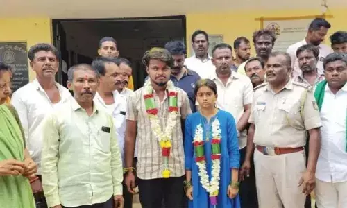 മാതാപിതാക്കള്‍ പ്രണയം എതിര്‍ത്തു; പൊലീസ് സ്റ്റേഷനില്‍ എസ്.ഐയുടെ കാര്‍മികത്വത്തില്‍ കമിതാക്കള്‍ക്ക് മംഗല്യം