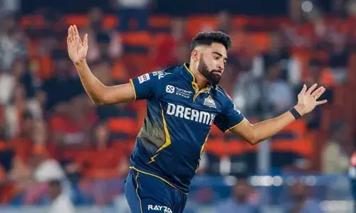 ഐപിഎല്ലില്‍ നൂറ് വിക്ക് നേട്ടം സ്വന്തമാക്കിയവരുടെ പട്ടികയില്‍ ഇനി പേസര്‍ മുഹമ്മദ് സിറാജും; 12-ാമത്തെ ഇന്ത്യന്‍ പേസര്‍; നേട്ടത്തിലെത്തിയത് സ്വന്തം നാട്ടുകാരുടെ മുന്നില്‍