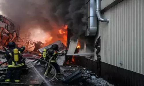 യുക്രെയിനിൽ വീണ്ടും റഷ്യൻ വ്യോമാക്രമണം; പൊട്ടിത്തെറി ശബ്ദത്തിൽ ഭയന്നോടി ജനങ്ങൾ; 19 പേർ കൊല്ലപ്പെട്ടു; നിരവധി പേർക്ക് പരിക്ക്