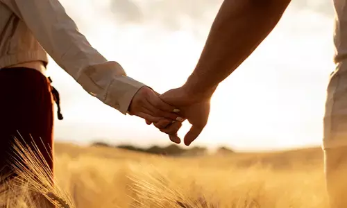 നിസാരമായ കാര്യത്തിന് അടി; നാല് ചുമരുകൾക്കിടയിൽ തുടങ്ങിയ തർക്കം ചെന്നെത്തിയത് വനിതാകമ്മീഷനിൽ; ഒടുവിൽ തെറ്റ് തിരുത്തി സന്തോഷത്തോടെ മടങ്ങി ദമ്പതിമാർ