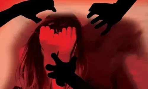 വാരണാസിയില്‍ 19കാരിയെ തട്ടിക്കൊണ്ടു പോയി കൂട്ടബലാത്സംഗത്തിനിരയാക്കി; ഒരാഴ്ചയ്ക്കിടെ പെണ്‍കുട്ടിയെ പീഡിപ്പിച്ചത് 22 പേര്‍: പ്രതികളില്‍ ആറു പേര്‍ അറസ്റ്റില്‍: പിടിയിലായവരില്‍ പ്രായപൂര്‍ത്തിയാകാത്തവരും