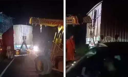 കോട്ടയം നാട്ടകത്ത് ലോറിയിലേക്ക് ജീപ്പ് ഇടിച്ചു കയറി അപകടം; ജീപ്പിലുണ്ടായിരുന്ന രണ്ട് പേര്‍ മരിച്ചു; പരിക്കേറ്റ മൂന്നു പേര്‍ ആശുപത്രിയില്‍