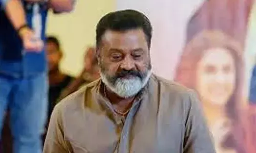 ഗണേഷ് കുമാര്‍ പറഞ്ഞ ആ തൊപ്പി സുരേഷ് ഗോപിയുടെ കൈയില്‍ ഇല്ല; കമ്മിഷണര്‍ തൊപ്പിഷെഫീഖിന് സമ്മാനിച്ച് താരം