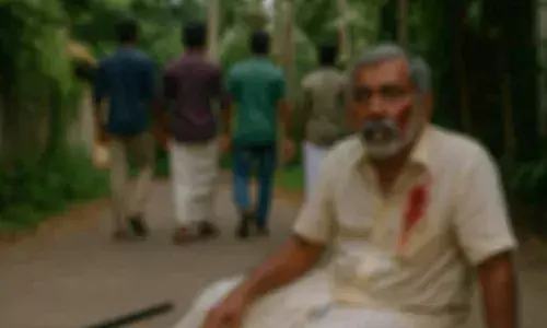 പൂരം കാണാന്‍ പോകുന്നതിന് വഴി ചോദിച്ചു; കേള്‍വിക്കുറവുള്ള വയോധികന് മനസ്സിലായില്ല; വഴി ചോദിച്ചിട്ട് പറഞ്ഞില്ലെന്ന് പറഞ്ഞ് വയോധികന് ക്രൂരമര്‍ദ്ദനം; അരക്കെട്ടിലെ എല്ല്‌ ഒടിഞ്ഞു
