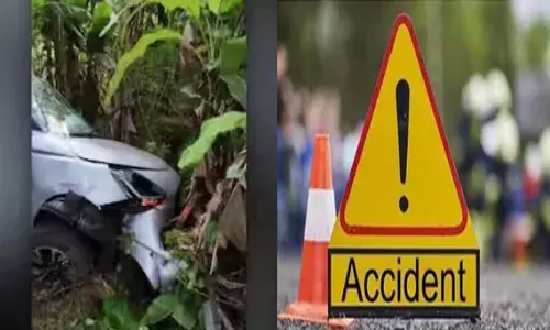 കാർ നിയന്ത്രണം വിട്ട് താഴ്ചയിലേക്ക് മറിഞ്ഞു; മൂന്ന് പേർക്ക് പരിക്ക്; ആശുപത്രിയിൽ പ്രവേശിപ്പിച്ചു; അപകടം ഉംറ കഴിഞ്ഞ് മടങ്ങവേ; സംഭവം കണ്ണൂരിൽ