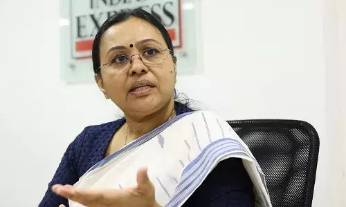 ഇനി വീടുകളിൽ പ്രസവം പ്രോത്സാഹിപ്പിച്ചാല്‍ പണി കിട്ടും; നവമാധ്യമങ്ങളിലൂടെ പിന്തുണയ്‌ക്കുന്നവര്‍ക്കെതിരെ കേസെടുക്കും; ഒടുവിൽ വടിയെടുത്ത് സർക്കാർ