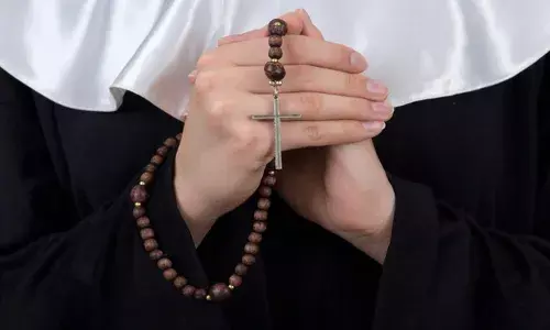 വിദ്യാര്‍ഥിനിയെ ഭീഷണിപ്പെടുത്തി മതംമാറ്റാന്‍ ശ്രമിച്ചെന്നാരോപണം; ഛത്തീസ്ഗഡില്‍ മലയാളി കന്യാസ്ത്രീക്കെതിരെ കേസ്: ജാമ്യമില്ലാ വകുപ്പ് പ്രകാരം കേസെടുത്തത് കോട്ടയം സ്വദേശി ബിന്‍സി ജോസഫിനെതിരെ