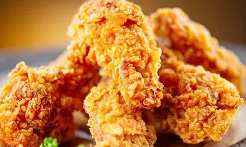ബ്രഷ് ചെയ്യുമ്പോള്‍ വായില്‍ നല്ല ചൂടുള്ള ഫ്രൈഡ് ചിക്കന്റെ രുചി വരണോ? ഫ്രൈഡ് ചിക്കന്റെ ടൂത്ത് പേസ്റ്റുമായി കെഎഫ്‌സി; പുറത്തിറങ്ങി ഒരാഴ്ചയ്ക്കകം ഹിറ്റ്; 13 അമേരിക്കന്‍ ഡോളറാണ് 60 ഗ്രാം ഫ്രൈഡ് ചിക്കന്‍ ടൂത്ത് പേസ്റ്റിന്റെ വില