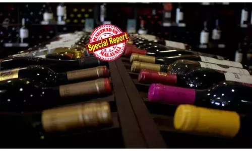 ഡ്രൈ ഡേയില്‍ ത്രീ സ്റ്റാറിന് മുകളിലുള്ള ഹോട്ടലുകളില്‍ മദ്യം വിളമ്പാം; ബാറുകള്‍ തുറക്കാതെ ചടങ്ങില്‍ മാത്രം മദ്യം വിളമ്പാം; പ്രത്യേക ഫീസ് ഈടാക്കിയുള്ള ഇളവ് ഉപാധികളോടെ; കള്ളുഷാപ്പുകളുടെ ദൂരപരിധിയില്‍ മാറ്റമില്ല; വിനോദസഞ്ചാര മേഖലയിലെ പ്രത്യേക യാനങ്ങളിലും മദ്യം വിളമ്പാം; കരട് മദ്യനയത്തിന് മന്ത്രിസഭയുടെ അംഗീകാരം