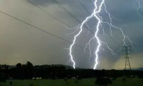 ബിഹാറില്‍ നാല് ജില്ലകളിലായി മിന്നലേറ്റ് 13 പേര്‍ മരിച്ചു