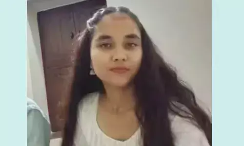 ഒരേ കോളേജില്‍ പഠനം; അയല്‍വാസിയായ യുവാവിനെ പ്രണയിച്ച് ഒളിച്ചോടി;  മകളെ വീട്ടിലേക്ക് വിളിച്ച് വരുത്തി കൊലപ്പെടുത്തി; പിതാവ് അറസ്റ്റില്‍