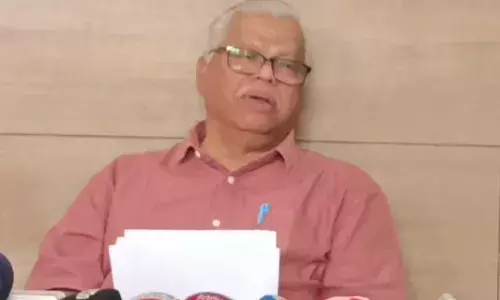 ദൈവമൊന്നുണ്ടെങ്കില്‍ കമ്യുണിസ്റ്റുകാര്‍ക്ക് അത് പാര്‍ട്ടിയാണ്; ശ്രീനാരായണ ഗുരുവിന്റെ ദൈവദശകം ഉദ്ധരിച്ചു പി.ജയരാജനെ ദൈവമായി ചിത്രീകരിച്ച ഫ്‌ളക്‌സ് ബോര്‍ഡിനെ തള്ളിപ്പറഞ്ഞ് എം വി ജയരാജന്‍