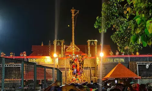 ശബരിമല ശ്രീകോവിലില്‍ പൂജിച്ച സ്വര്‍ണ്ണ ലോക്കറ്റുകള്‍ വിഷുദിനം മുതല്‍; ഓണ്‍ലൈന്‍ ബുക്കിംഗ് ആരംഭിച്ചു