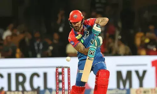 3 ഓവറില്‍ 53 റണ്‍സോടെ വെടിക്കെട്ട് തുടക്കം; സാള്‍ട്ടിന്റെ റണ്ണൗട്ട് വഴിത്തിരിവായതോടെ ചീട്ട് കൊട്ടാരം പോലെ തകര്‍ന്ന് ബംഗളുരു; അവസാന ഓവറുകളില്‍ ആശ്വാസമായി ടിം ഡേവിഡിന്റെ ബാറ്റിങ്ങ്; ഡല്‍ഹിക്ക് മുന്നില്‍ 164 റണ്‍സ് വിജയലക്ഷ്യമുയര്‍ത്തി ആര്‍സിബി