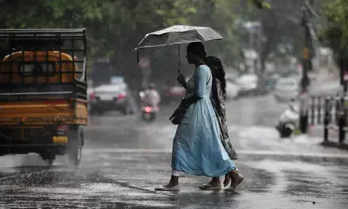 മഴ വരുന്നേ...; സംസ്ഥാനത്ത് ശക്തമായ മഴയ്ക്ക് സാധ്യത; 4 ജില്ലകളിൽ യെല്ലോ അലർട്ട്; ശക്തമായ കാറ്റിനും സാധ്യത; ജാഗ്രത മുന്നറിയിപ്പ് നൽകി അധികൃതർ