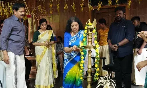 ഡിഫറന്റ് ആര്‍ട് സെന്ററിലെ ഭിന്നശേഷിക്കാര്‍ക്ക് വിഷുക്കൈനീട്ടം നല്‍കി തിരുവിതാംകൂര്‍ രാജകുടുംബാഗം ഗൗരി പാര്‍വതിബായി