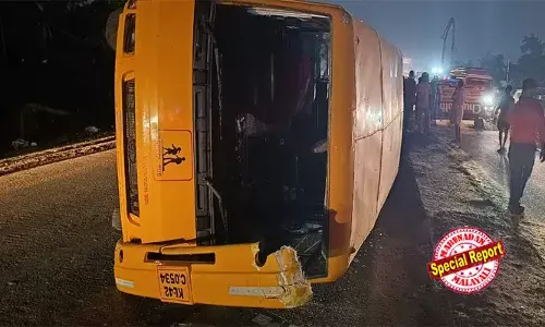 വരാപ്പുഴയില്‍ സ്‌കൂള്‍ ബസ് മീഡിയനില്‍ ഇടിച്ചുമറിഞ്ഞു; 13 വിദ്യാര്‍ഥിനികള്‍ക്ക് പരിക്ക്; അപകടത്തില്‍ പെട്ടത് കബഡി താരങ്ങള്‍ സഞ്ചരിച്ച ബസ്; ഏറെ പേര്‍ക്കും ബസിന്റെ ചില്ലുകള്‍ കൊണ്ട് മുറിവേറ്റുള്ള പരിക്ക്