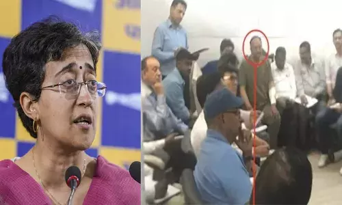 ഡല്‍ഹിയുടെ ഭരണം നിയന്ത്രിക്കുന്നത് മുഖ്യമന്ത്രി രേഖ ഗുപ്തയുടെ ഭര്‍ത്താവ്; മനീഷ് ഗുപ്ത ഉന്നതതല യോഗത്തില്‍ പങ്കെടുക്കുന്ന ചിത്രം പങ്കുവച്ച് കൊണ്ട് കടുത്ത ആരോപണവുമായി അതിഷി മര്‍ലേന; രേഖാ ഗുപ്തയുടെ രാഷ്ട്രീയ ജീവിതത്തെ അപമാനിക്കുന്ന പ്രസ്താവന എന്ന് ബിജെപി