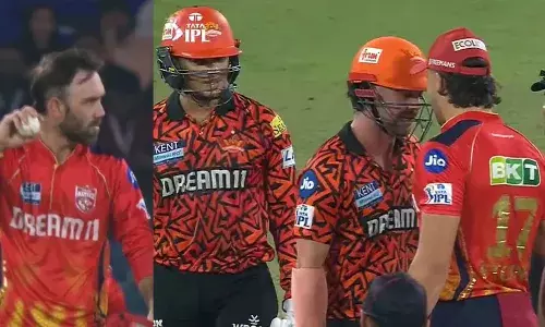 ഐപിഎല്ലിനിടെ തമ്മില്‍ കോര്‍ത്ത് ഓസീസ് താരങ്ങള്‍: മാക്‌സ്വെലും ഹെഡും നേര്‍ക്കുനേര്‍ എത്തിയപ്പോള്‍ ഇടപെട്ട് സ്റ്റോണിസ്; ഹൈദരാബാദ് - പഞ്ചാബ് കിങ്‌സ് മത്സരത്തിനിടെയിലെ തമാശക്കാഴ്ച്ച