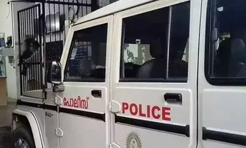 മുന്‍വാതില്‍ കുത്തിത്തുറന്ന നിലയിൽ; അലമാരയുടെ ലോക്ക് തകര്‍ത്ത് ബുദ്ധി; തൃശൂരിൽ ആളില്ലാത്ത വീട്ടില്‍ മോഷണം; 35 പവൻ വരെ അടിച്ചുമാറ്റി