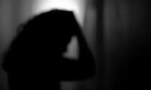 പത്തിൽ പഠിക്കുന്ന പെൺകുട്ടിയെ വിദ്യാർത്ഥികൾ ചേർന്ന് ക്രൂരമായി പീഡിപ്പിച്ചു; ദൃശ്യങ്ങൾ പകർത്തി പ്രചരിപ്പിച്ചത് ആറാംക്ലാസുകാരൻ; നടുങ്ങി നാട്; ഞെട്ടിപ്പിക്കുന്ന സംഭവം കോഴിക്കോട്