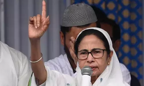 ദയവായി എല്ലാവരും ശാന്തത പാലിക്കുക; മതത്തിന്റെ പേരിൽ ഒരു അനീതിപരമായ പെരുമാറ്റത്തിലും ഏർപ്പെടരുത്; കലാപങ്ങൾ ഉണ്ടാക്കരുത്; വഖഫ് വിഷയത്തിൽ തുറന്നടിച്ച് മമത ബാനർജി