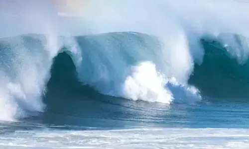 കള്ളക്കടല്‍ പ്രതിഭാസത്തിനും ഉയര്‍ന്ന തിരമാലക്കും സാധ്യത: തീരങ്ങളില്‍ ജാഗ്രത, മത്സ്യത്തൊഴിലാളികള്‍ക്ക് മുന്നറിയിപ്പ്