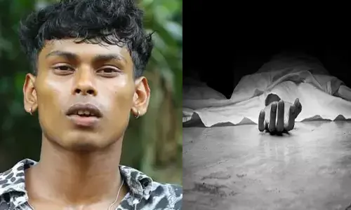 പെട്രോൾ പമ്പിലേക്ക് കയറാൻ ശ്രമിക്കുന്നതിനിടെ അപകടം; ബൈക്ക് തിരിച്ചതും ലോറി ഇടിച്ചുതെറിപ്പിച്ചു; പെരുമ്പിലാവിൽ വിദ്യാർഥിക്ക് ദാരുണാന്ത്യം