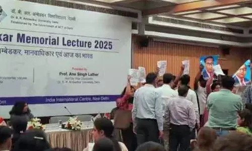 ഡല്‍ഹി അംബേദ്കര്‍ സര്‍വകലാശാലയില്‍ ഡോ. ബി. ആര്‍. അംബേദ്കറുടെ ജന്മദിനാഘോഷങ്ങള്‍ക്കിടെ എസ്.എഫ്.ഐ പ്രതിഷേധം; സംഘടനാപ്രവര്‍ത്തനങ്ങളില്‍ പങ്കെടുത്ത വിദ്യാര്‍ഥികളെ സസ്‌പെന്‍ഡ് ചെയ്ത നടപടി പിന്‍വലിക്കണമെന്ന് ആവശ്യം