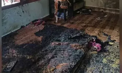 മക്കളെ തീ കൊളുത്തി അമ്മയുടെ ആത്മഹത്യാശ്രമം; മൂന്ന് പേർ ഗുരുതരമായി പൊള്ളലേറ്റ് ചികിത്സയിൽ; കടുംകൈ കുടുംബ പ്രശ്‍നങ്ങളെ തുടർന്നെന്ന് പൊലീസിന്റെ പ്രാഥമിക നിഗമനം