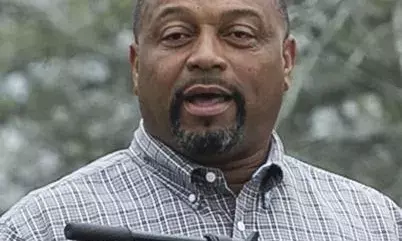 പദവി ദുരുപയോഗം ചെയ്ത ഫോര്‍ട്ട് ബെന്‍ഡ് കൗണ്ടി മേയറെ സ്ഥാനത്തുനിന്ന് നീക്കി