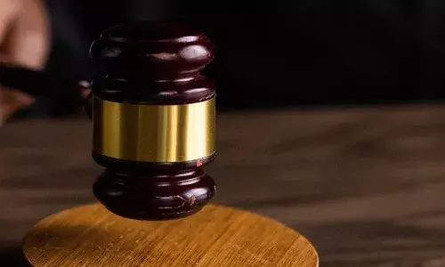 നടന്നത് ഗുരുതര പിഴവ്; രോഗം മനഃപൂർവം മറച്ചുവെച്ചു; കോവിഡ് ബാധയെ തുടർന്ന് ഹെൽത്ത് ഇൻഷുറൻസ് നിഷേധിച്ച സംഭവം; പരാതിക്കാരന് നഷ്ടപരിഹാരം നൽകാൻ ഉത്തരവ്