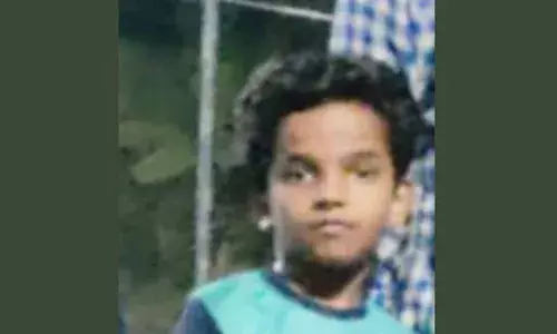പുളിപറിക്കാന്‍ മരത്തില്‍ കയറി; കൊമ്പൊടിഞ്ഞ് സമീപത്തെ കിണറ്റില്‍ വീണ് പത്തു വയസ്സുകാരന്‍ മരിച്ചു; സംഭവം കോഴിക്കോട്