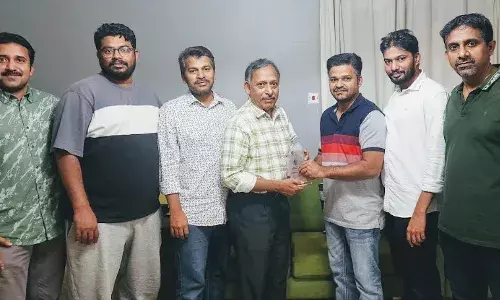 44 വര്ഷം ഒരേ സ്ഥാപനത്തില്; ധന്യമായ പ്രവാസത്തിന് വിരാമമിട്ട് അബ്ദുല് കരീം 44 വര്ഷം ഒരേ സ്ഥാപനത്തില്; ധന്യമായ പ്രവാസത്തിന് വിരാമമിട്ട് അബ്ദുല് കരീം