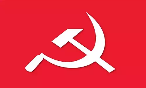 സിഐടിയു ജില്ലാ സെക്രട്ടറിയോട് കൈ ചൂണ്ടി സംസാരിച്ചു; വടകരയിലെ സിഐടിയു ഏരിയ നേതാവിനെ പുറത്താക്കി; പാര്‍ട്ടി വിരുദ്ധമായി ഒന്നും തന്നെ പറഞ്ഞിട്ടില്ലെന്നും സിപിഎമ്മില്‍ പരാതി നല്‍കുമെന്നും കെ മനോജ്