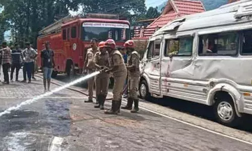 വാഗമണ്ണില്‍ വിനോദസഞ്ചാരികള്‍ സഞ്ചരിച്ച ട്രാവലര്‍ അപകടത്തില്‍പ്പെട്ടു; സ്ത്രീക്ക് ദാരുണാന്ത്യം; ആറ് പേര്‍ക്ക് പരിക്ക്; അപകടത്തില്‍പ്പെട്ട് 12 പേരടങ്ങുന്ന സംഘം സഞ്ചരിച്ച വാഹനം