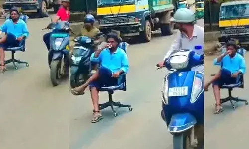 റോഡിലിരുന്ന് ചായ കുടിച്ചാല്‍ പ്രശസ്തിയല്ല, പിഴയാണ് കിട്ടുക; വൈറലാകാന്‍ നടുറോഡില്‍ കസേരയിട്ട് ചായക്കുടി; 25 കാരനെ പോലീസ് അറസ്റ്റ് ചെയ്തു